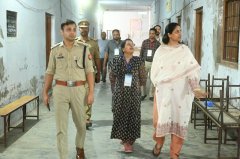 डीएम-एसपी ने PET परीक्षा केंद्रों का किया निरीक्षण