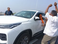 अयोध्या: पूर्वांचल एक्सप्रेसवे के माइलस्टोन 80 पर राहुल गांधी का काफिला रुका