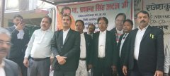 झांसी में अधिवक्ताओं का बड़ा ऐलान! 2 नवंबर से अनिश्चितकालीन कार्य बहिष्कार, पुलिस प्रशासन के खिलाफ खोला मोर्चा
