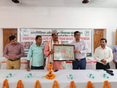 प्रशिक्षण से निखरेगी अब हर नारी की तकदीर, खुद मेहनत कर बदलेगी वह अपने हाथों की लकीर।