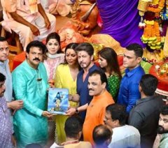 लालबागचा राजा के दरबार में पहुंचे शाहरुख खान लिया बप्पा का आशीर्वाद