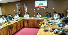 सड़कों की दुर्दशा पर जिलाधिकारी ने दिखाए कड़े तेवर, सुरक्षित आवागमन के लिए की समय सीमा तय